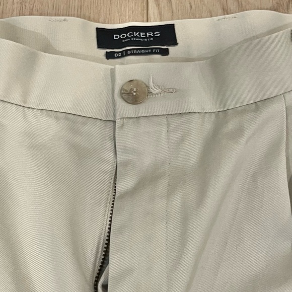 Dockers khaki slacks 38x34 - Picture 3 of 7